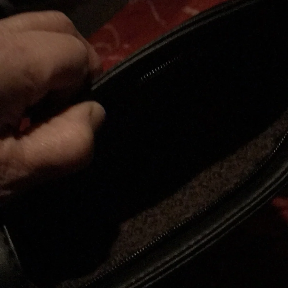 Black crossbody with textured front and front zipper and zipper top - Picture 4 of 4